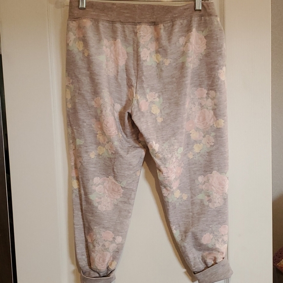 Kim Kardashian Collection Capris - Picture 6 of 9